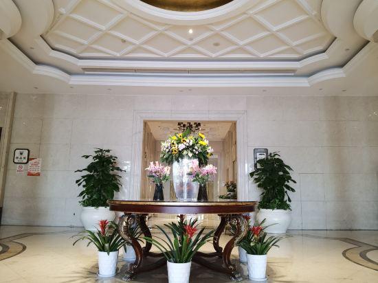 Galactic Garden International Hotel 4/32