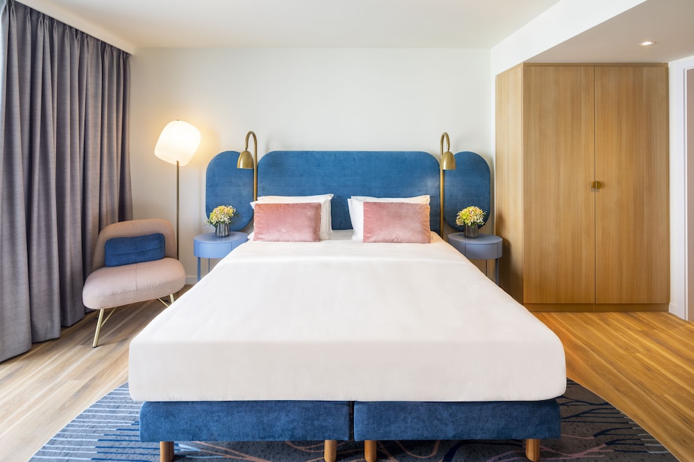 EXECUTIVE, MULTIPLE BEDS