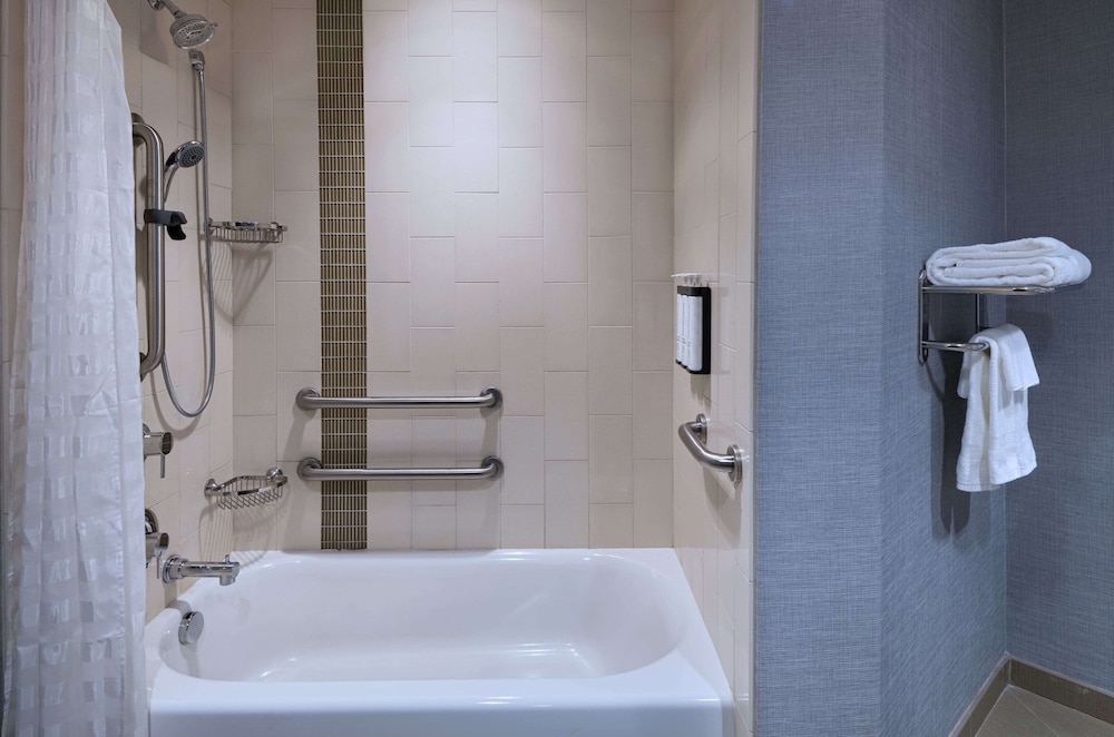 Hyatt Place Greensboro Downtown 50/50