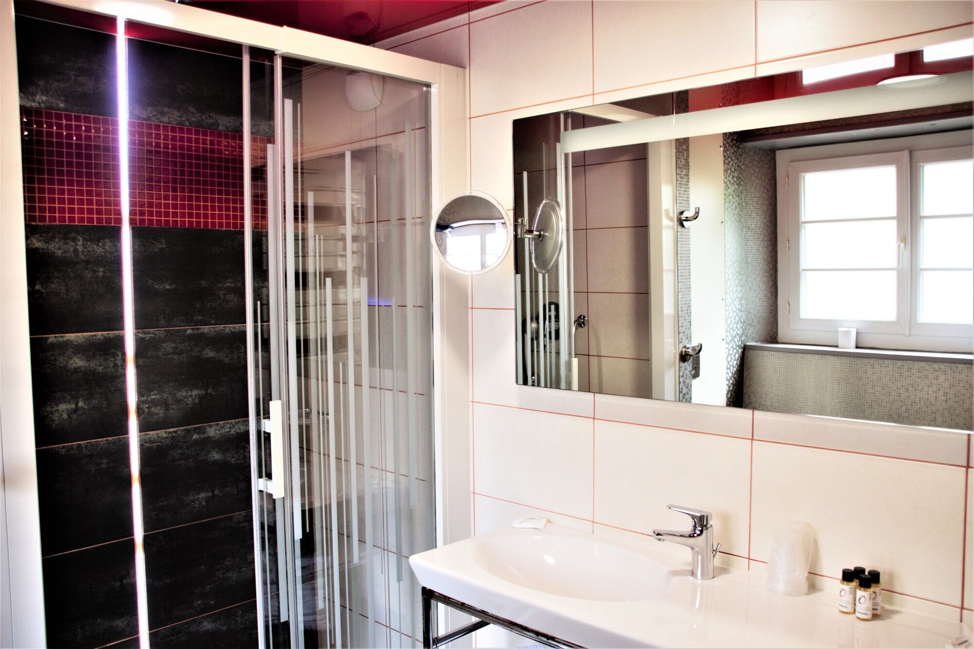 غرفة سوبيريور رباعية بسرير كوين مع أريكة، Hotel the Originals Sens Archotel 8/8