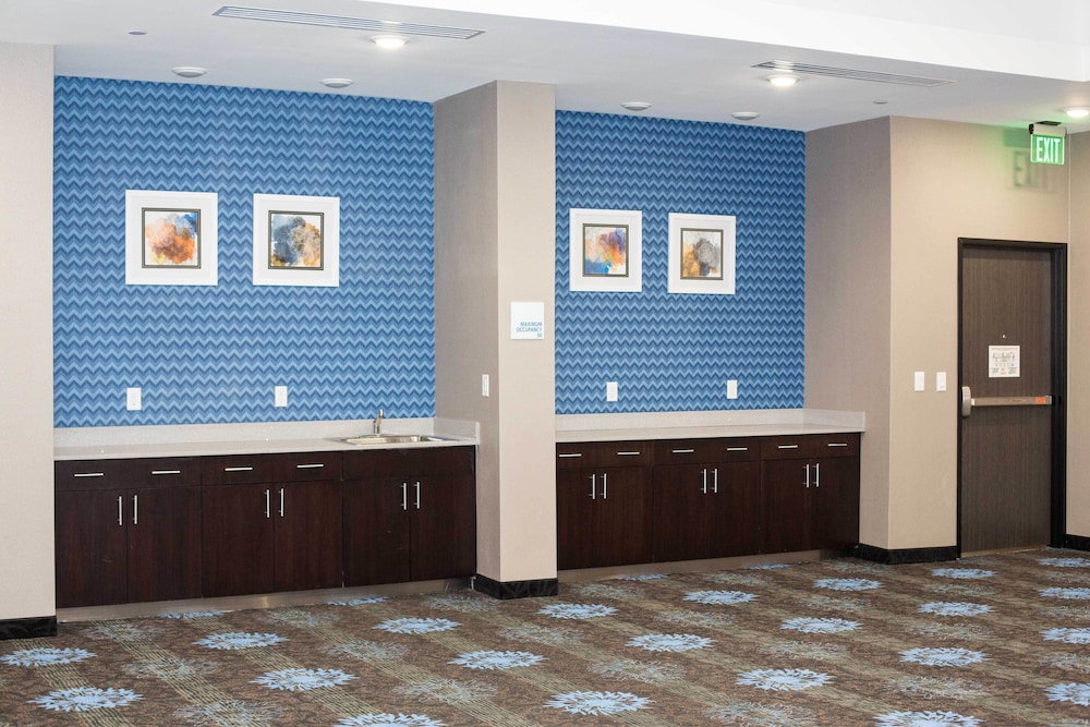 Holiday Inn Express And Suites Oklahoma City Southeast I 35 11/48