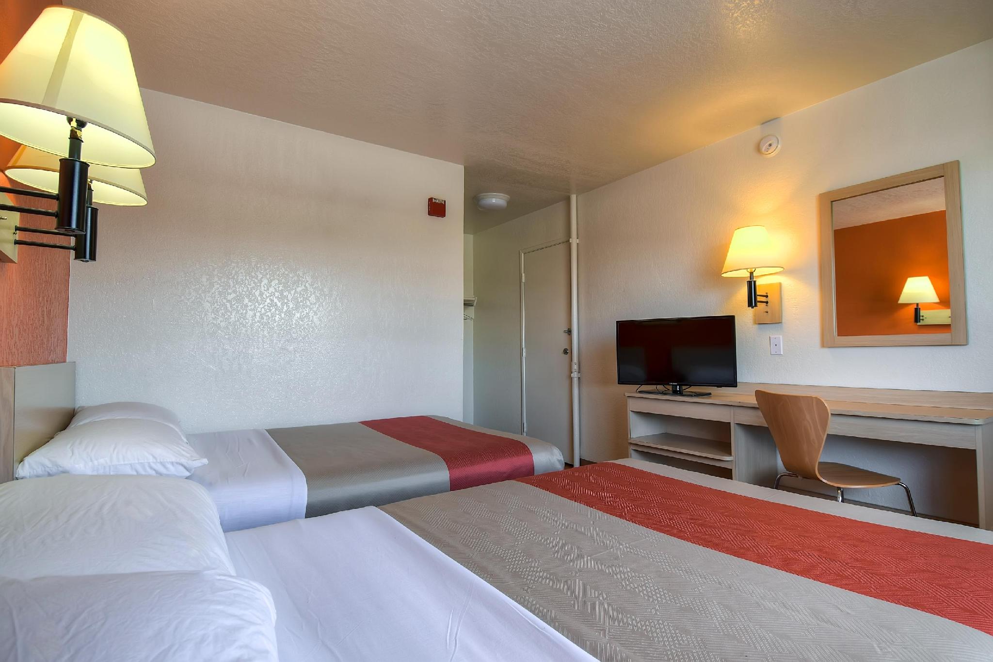 2 Full Beds - Hearing Accessible, Micfridge