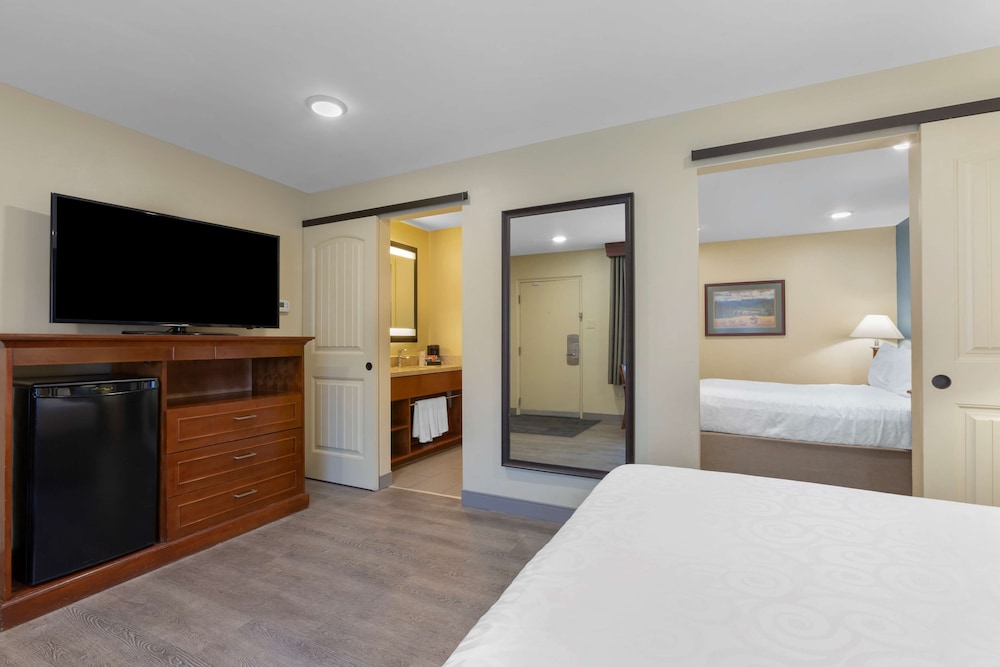 Best Western Plus Clocktower Inn 8/25