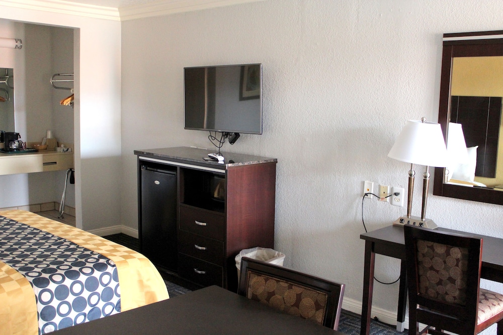 Orange Show Inn San Bernardino 16/19