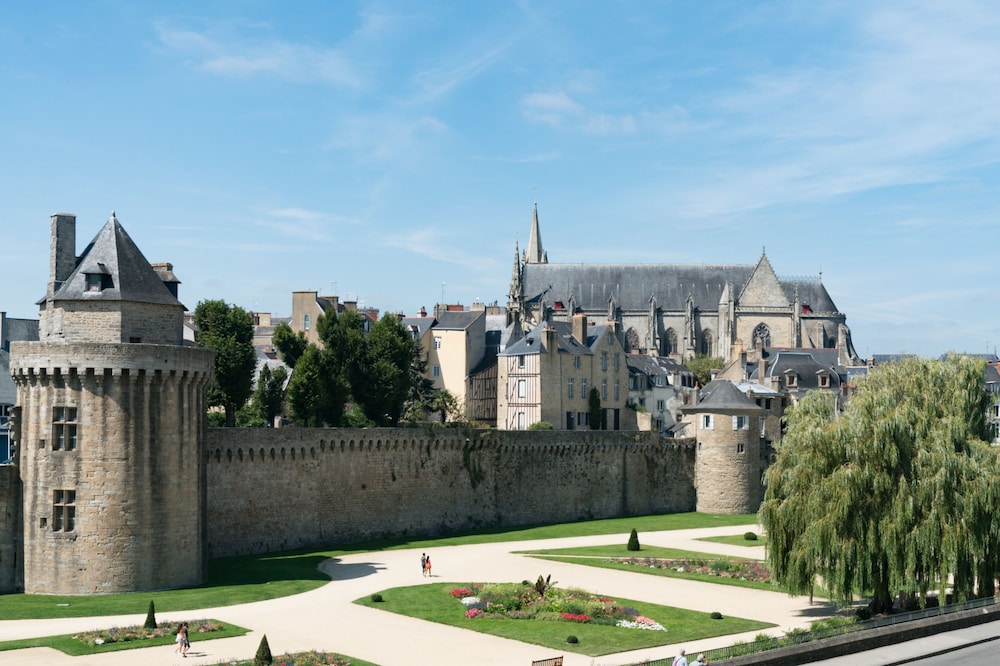 Kyriad Vannes Centre Ville 62/64