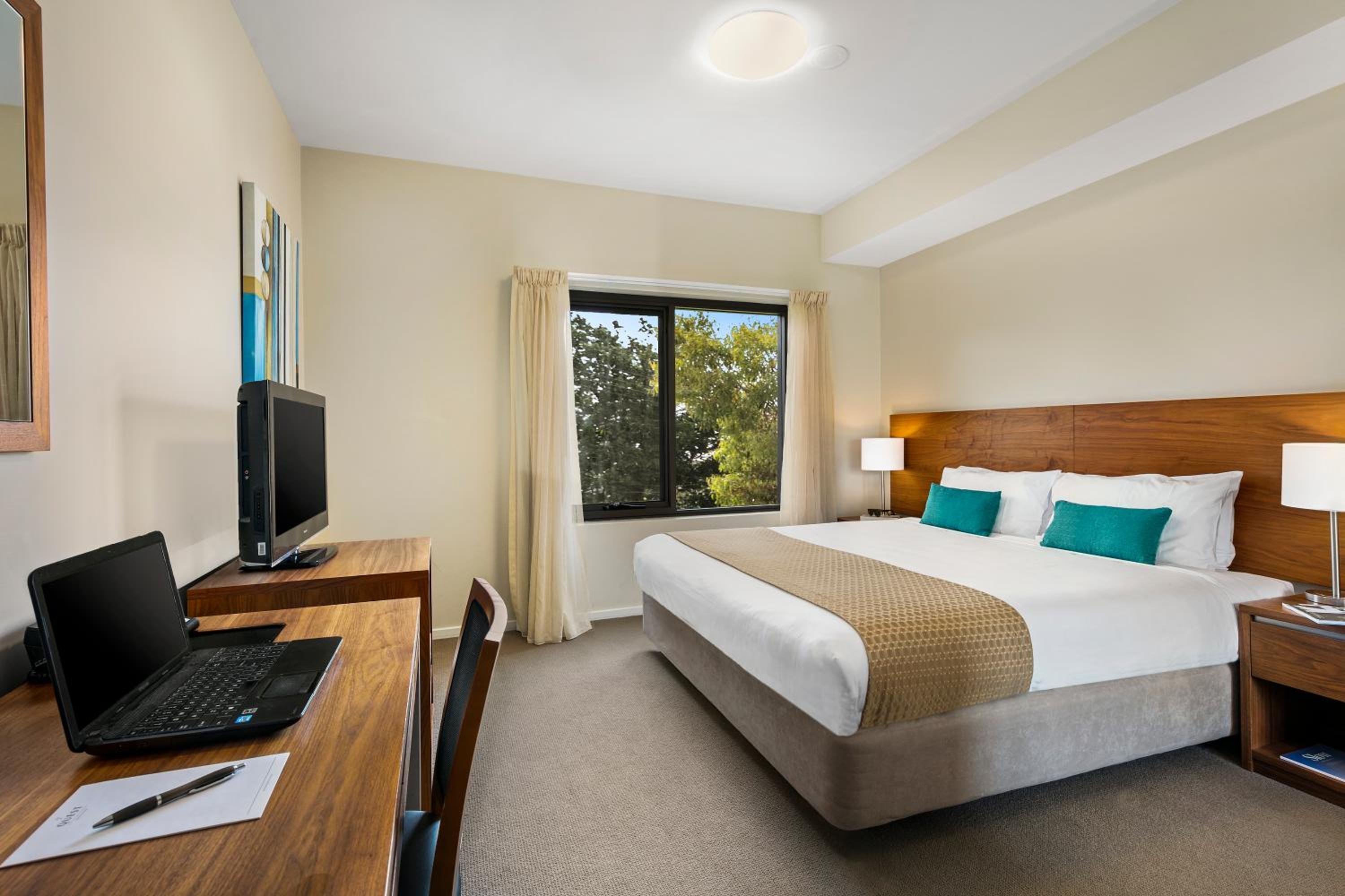 Studio, King Bed