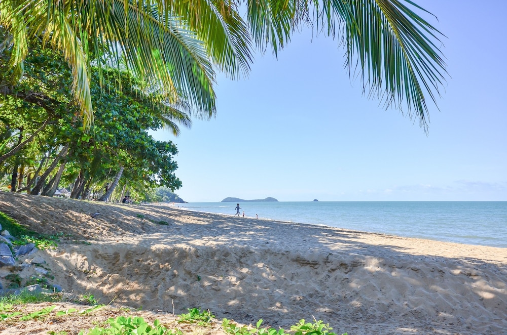 Roydon Beachfront Holiday Apartments 41/50