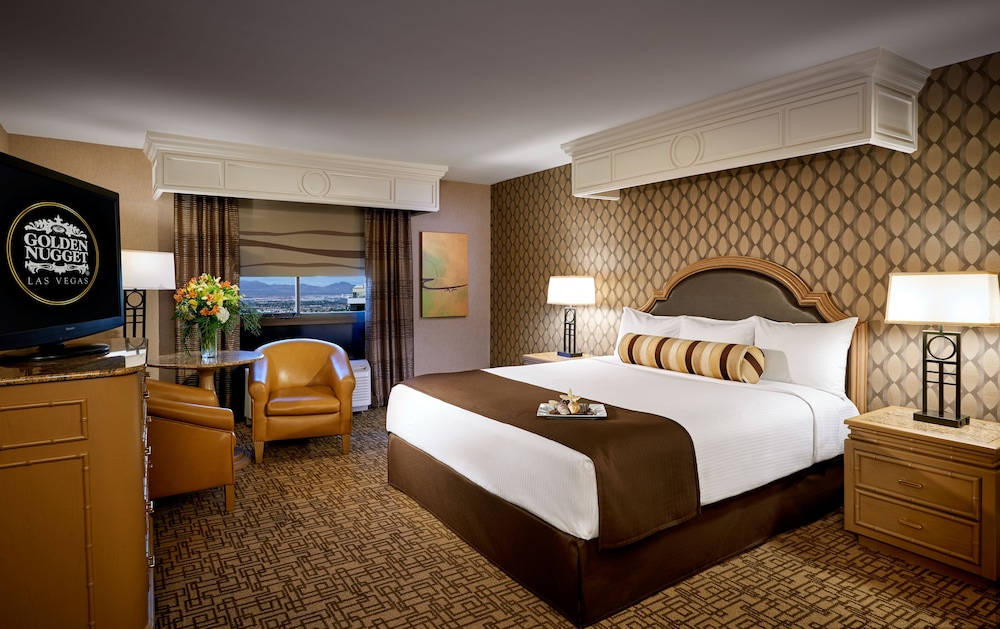 DELUXE, KING BED, CARSON TOWER
