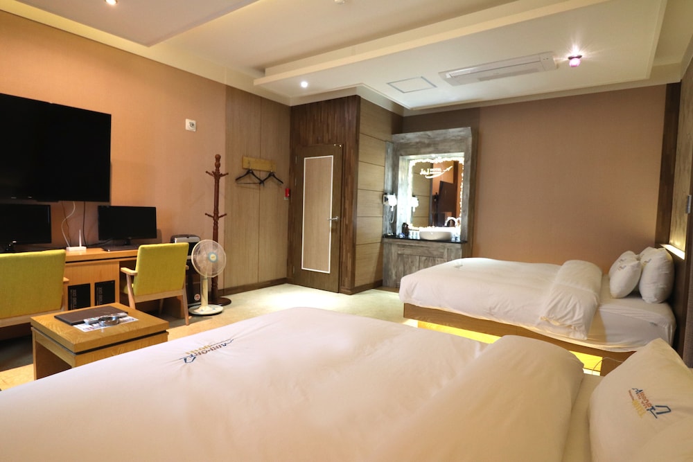 BUSINESS, TWIN BEDS