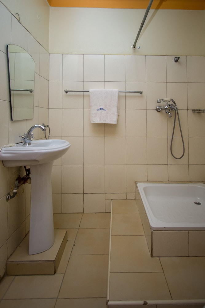 Askay Hotel Suites Entebbe 42/43