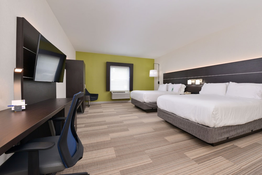 Holiday Inn Express Mystic 18/45
