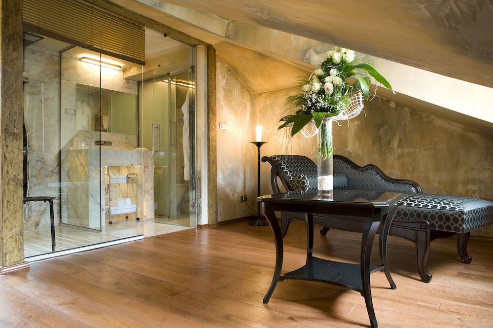 Boutique Hotel Astoria 53/66
