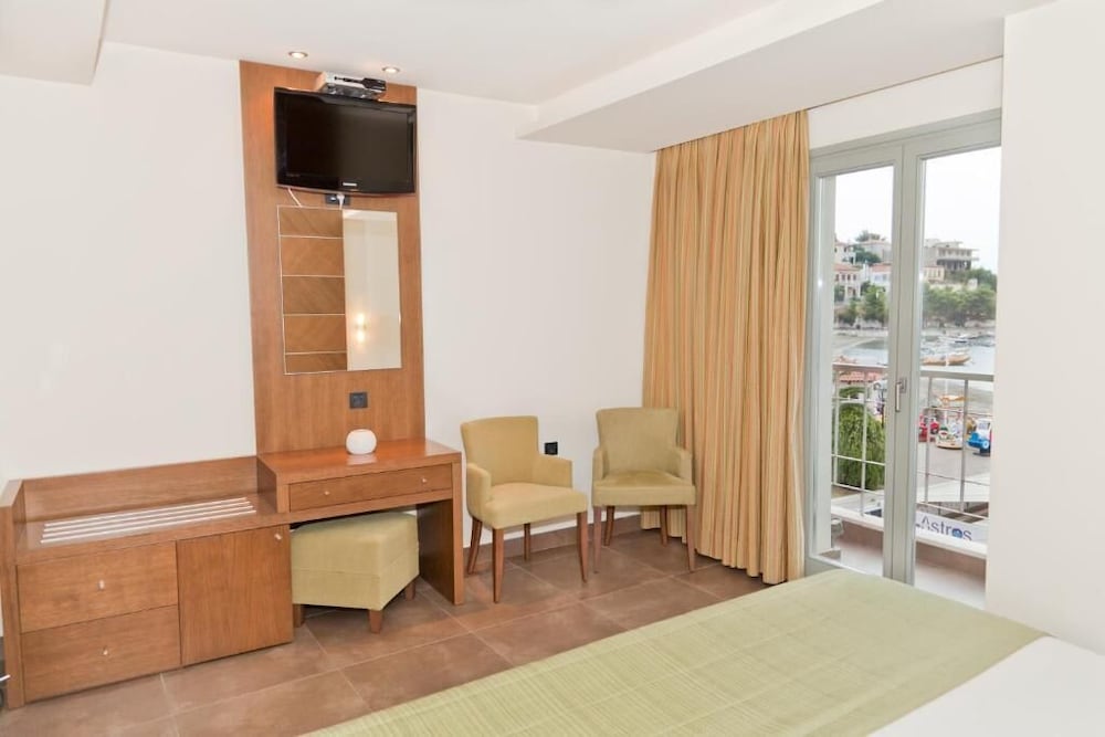 Astros Beach Hotel 36/55