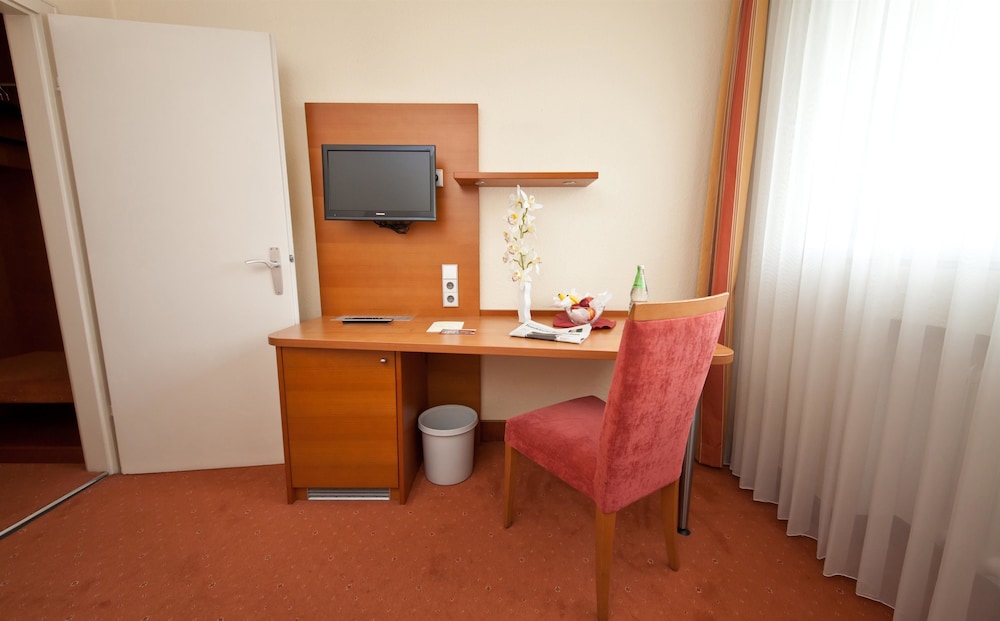 PLAZA INN Rieker Stuttgart Hauptbahnhof 57/65