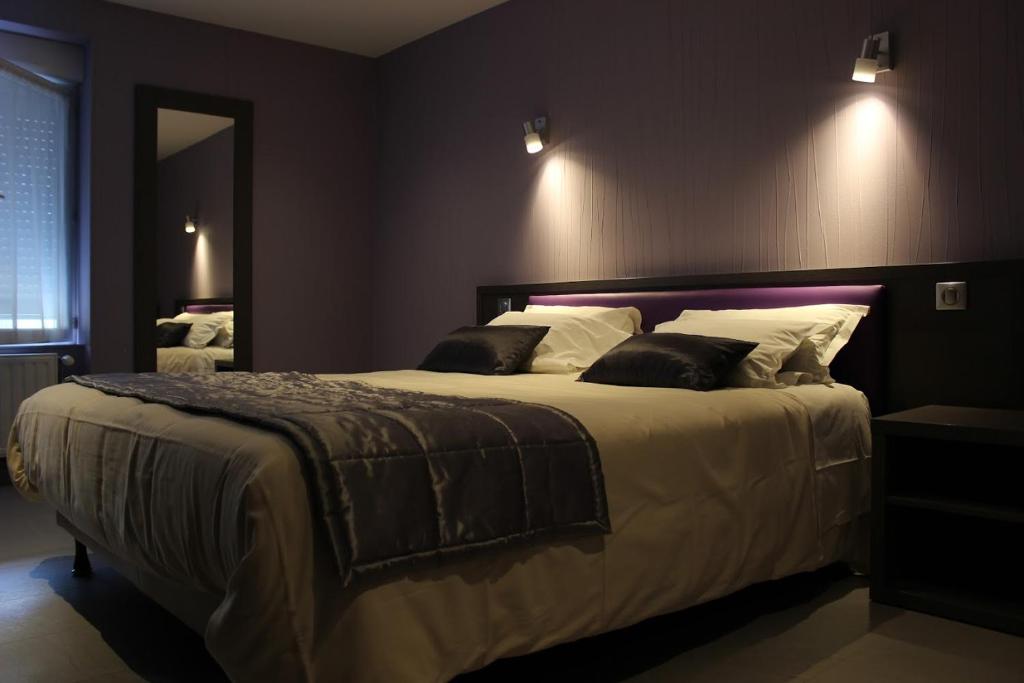 CENTRAL HOTEL 14/53