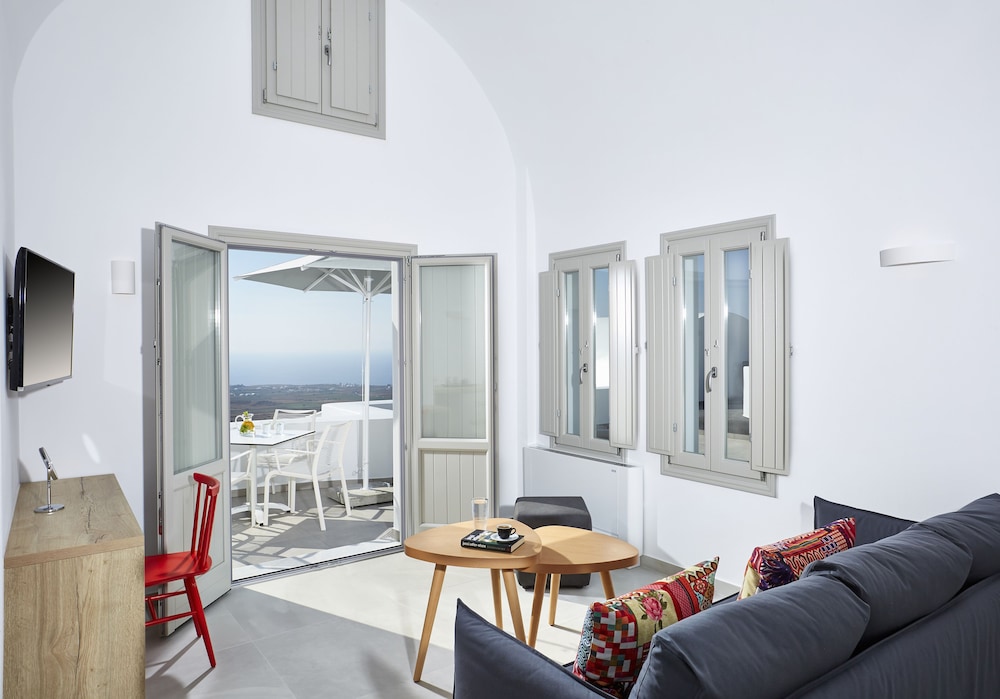 APERANTO SUITES 51/70