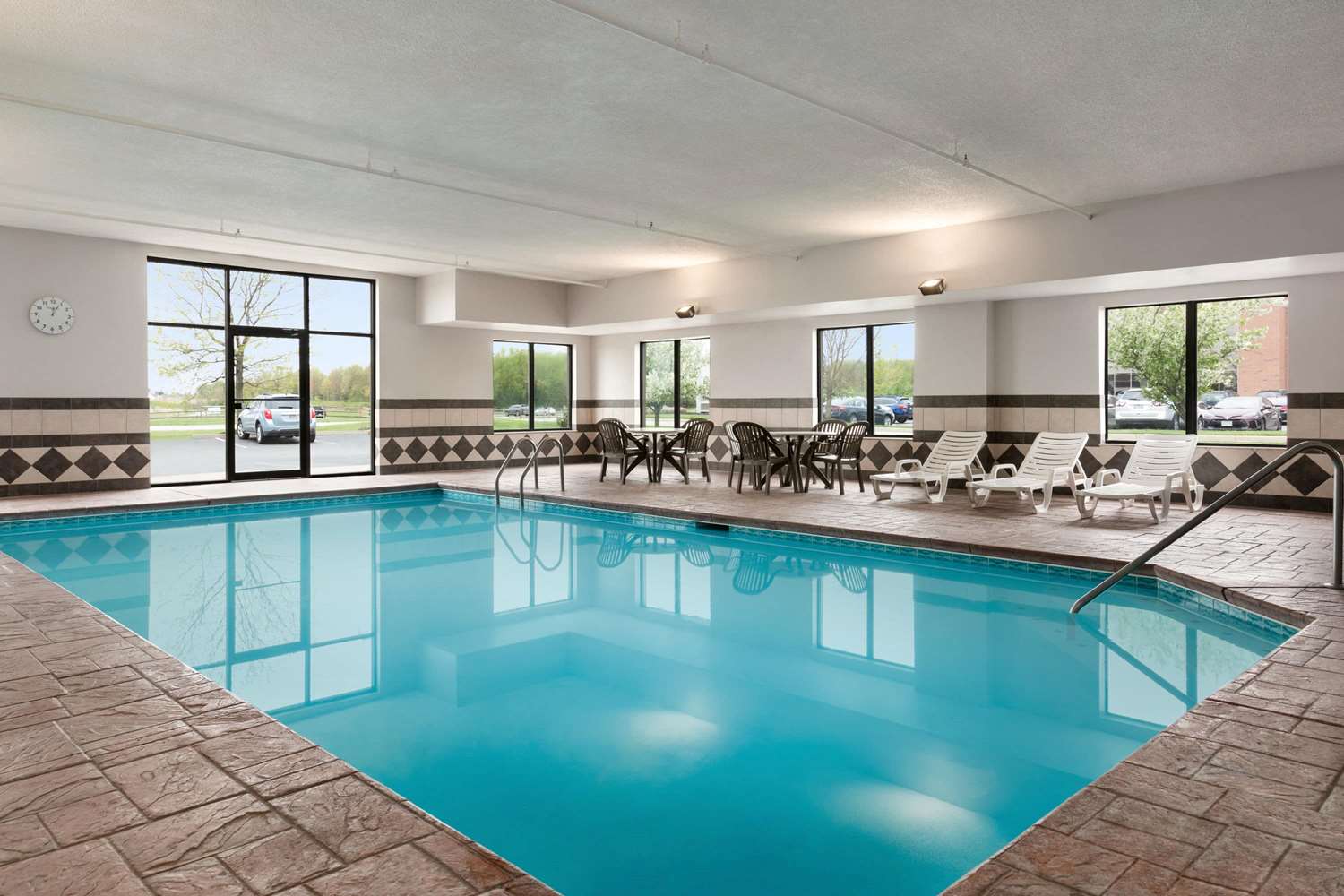 Wingate By Wyndham Cincinnati Blue Ash 10/28