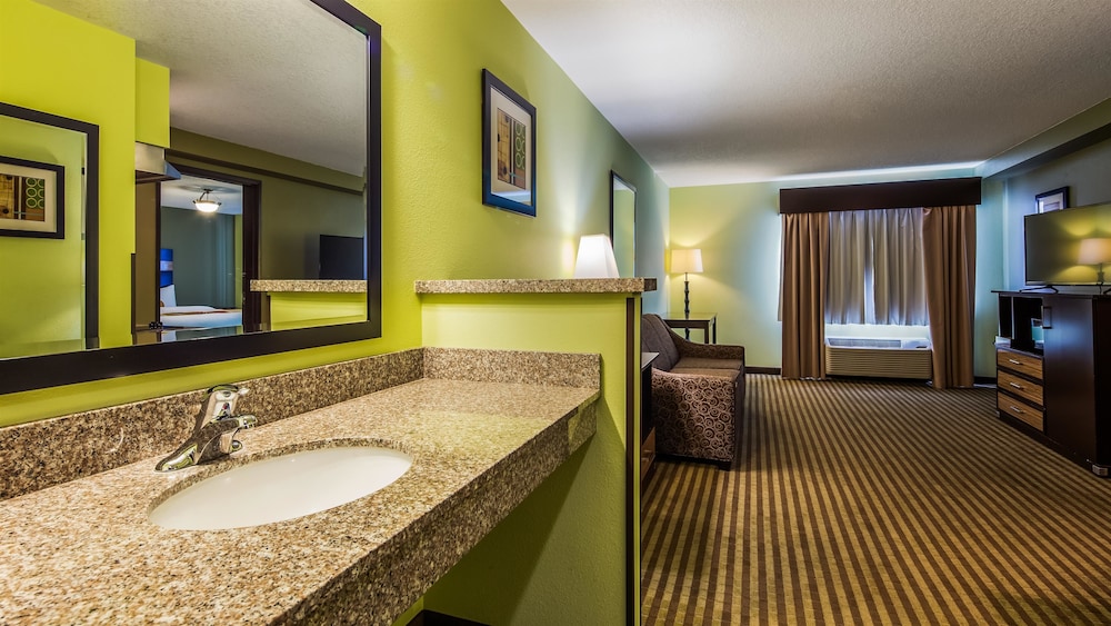 Best Western Rama Inn 36/42