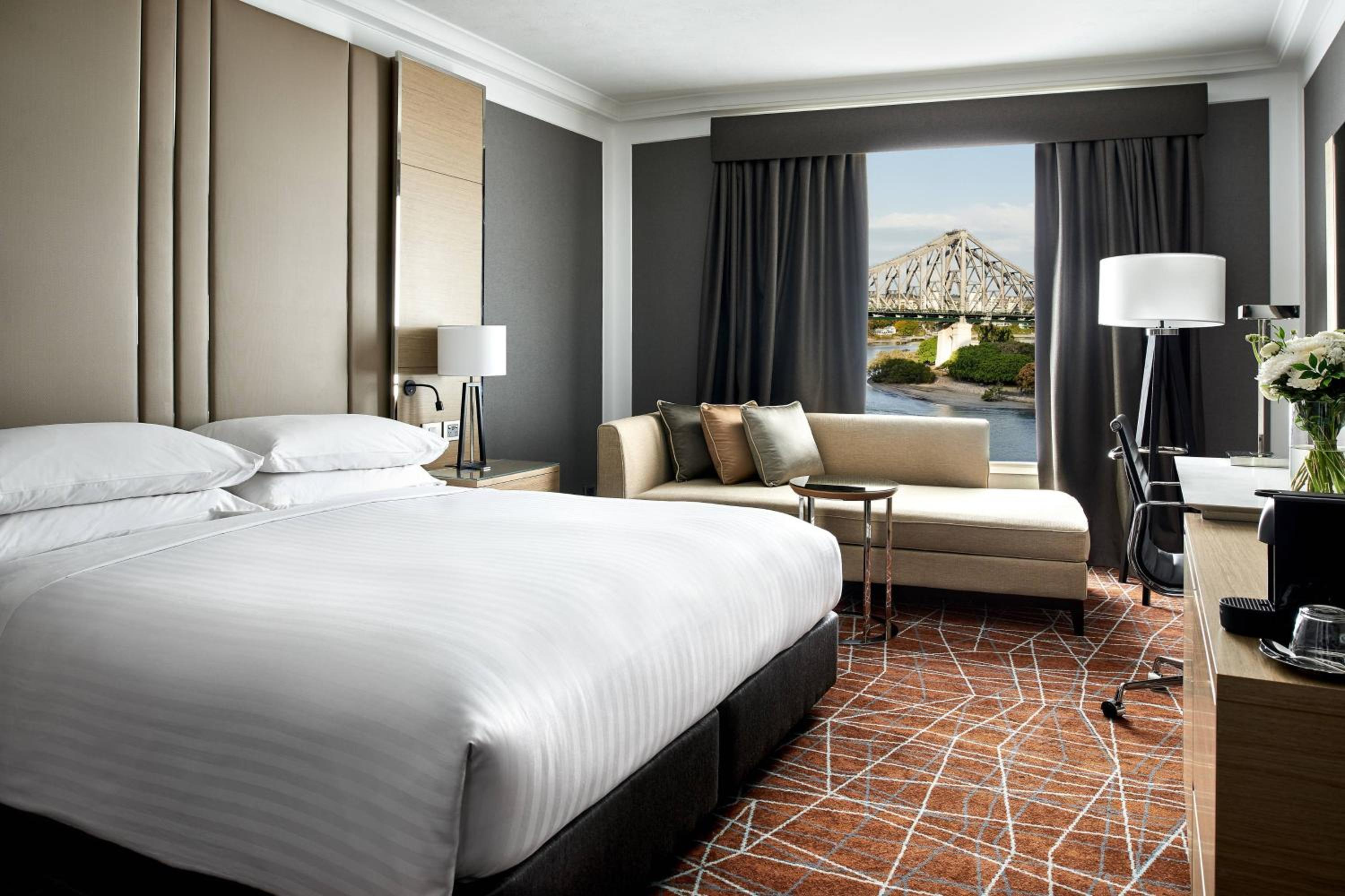 1 Bedroom, Story, Executive, Suite, King Bed, Bridge View, Jetted Tub, High Floor