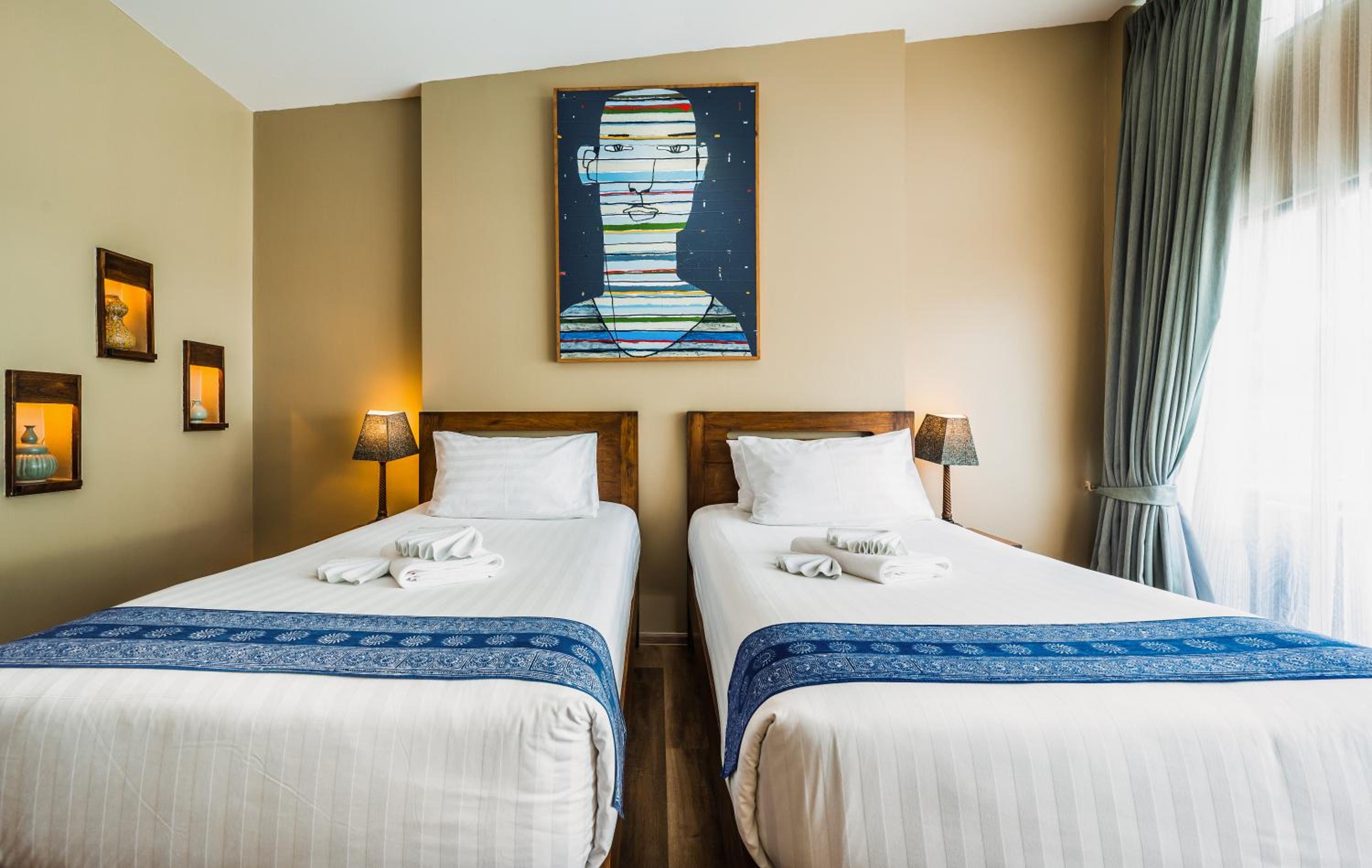 ROOM, TWIN BEDS, POOL VIEW