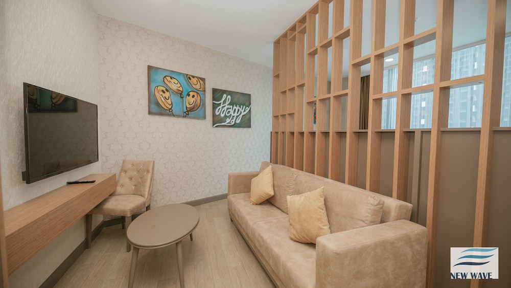 New Wave Hotel 34/48