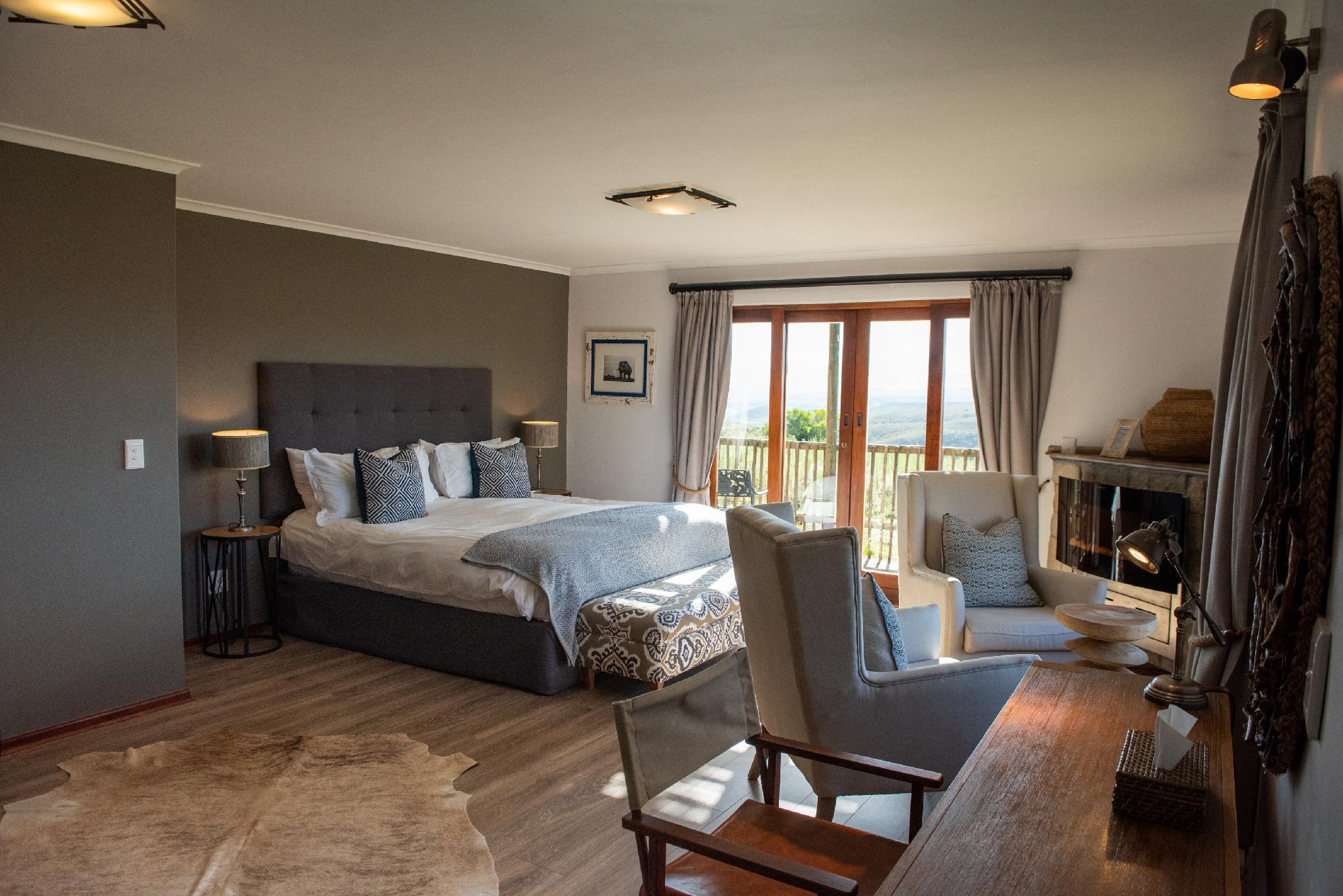 4 BEDROOMS, LEHELE, LODGE, VILLA