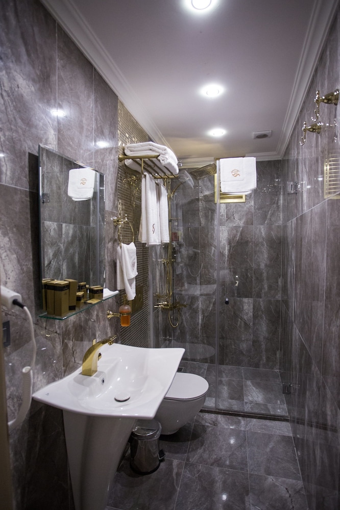 Beyond Style Hotel 24/68
