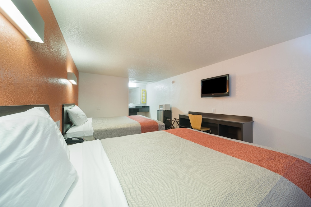 Motel6 Hamburg, NY 17/44