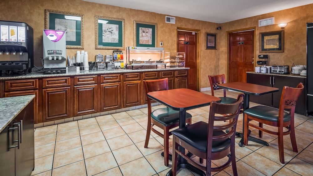 SureStay Plus Hotel by Best Western Sacramento North 26/32