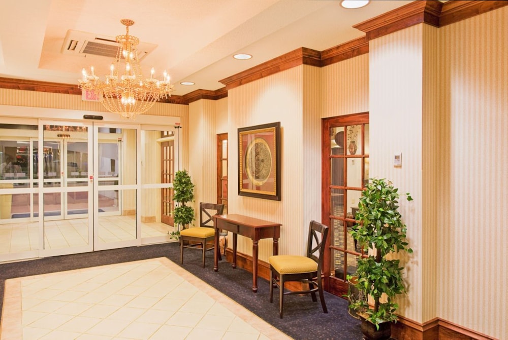 Holiday Inn Express and Suites Lucedale Hotel 12/76