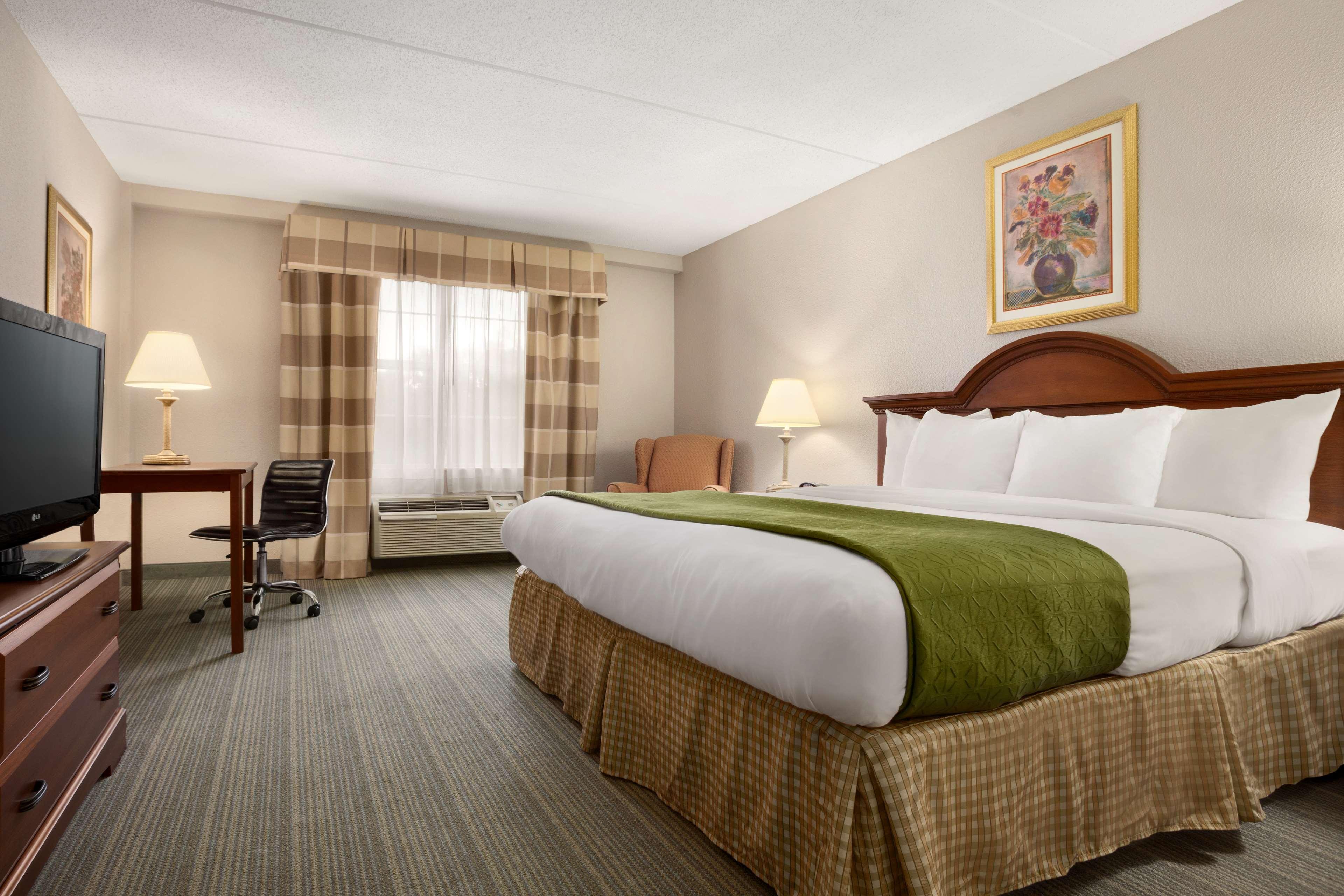 SUITE, KING BED, ACCESSIBLE