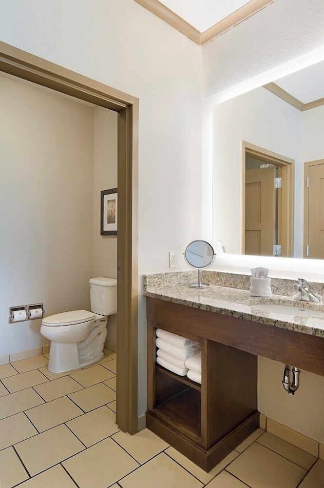 Clubhouse Hotel Suites Pierre 60/60