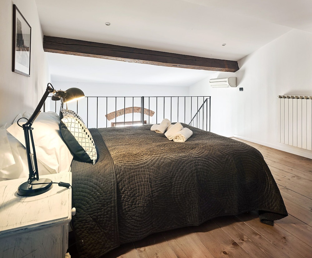 A Few Steps to The Duomo Adorable 1BD Apt 3/9