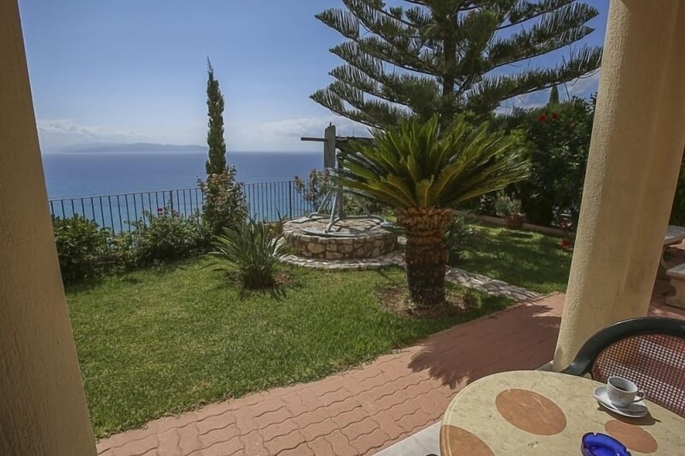 Garbis Villas 46/50