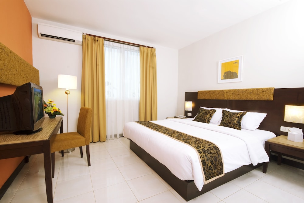 EXECUTIVE, SUITE