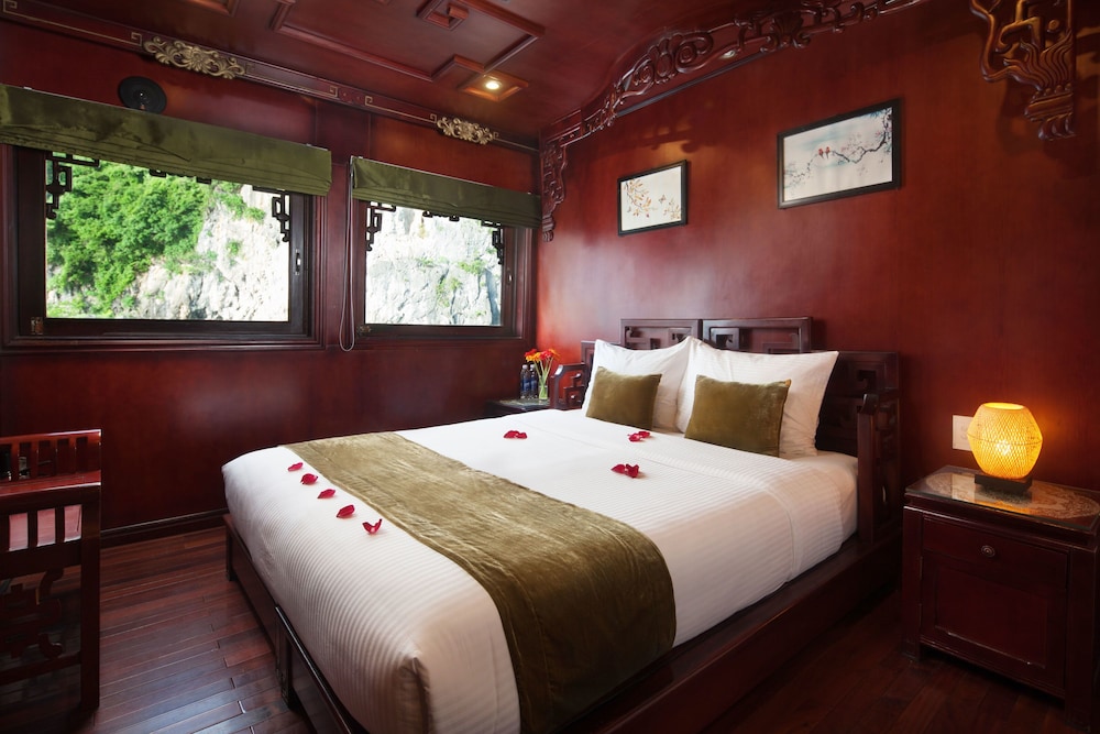 Halong Royal Palace Cruise 15/62