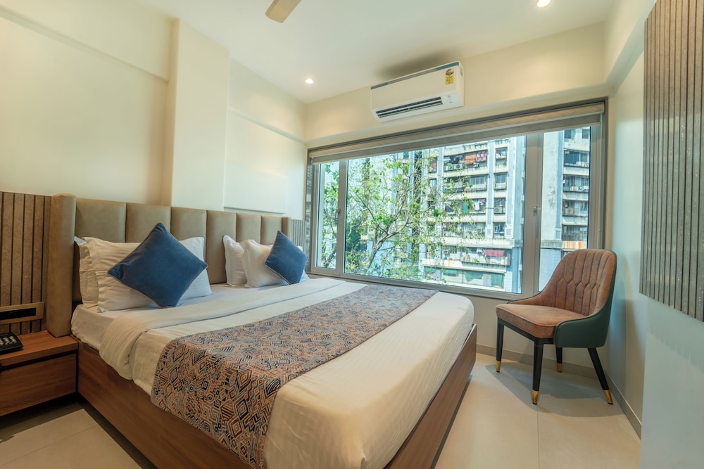 DELUXE, DOUBLE BED