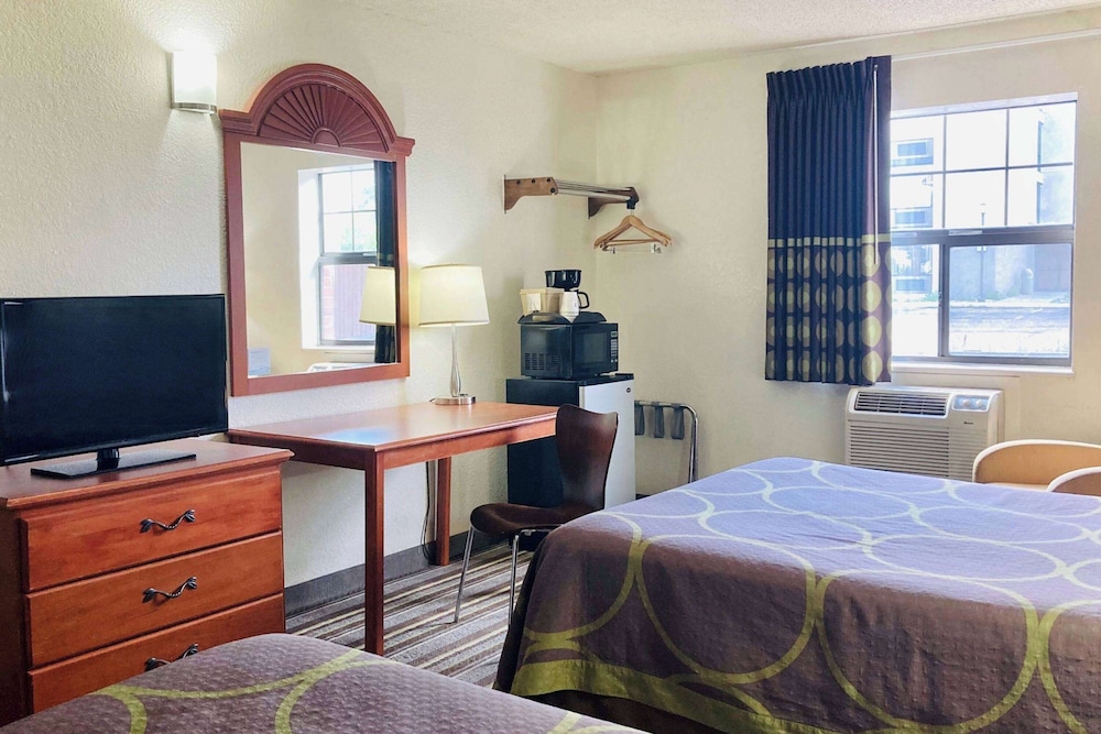 Super 8 by Wyndham Colorado Springs/Afa Area 10/19