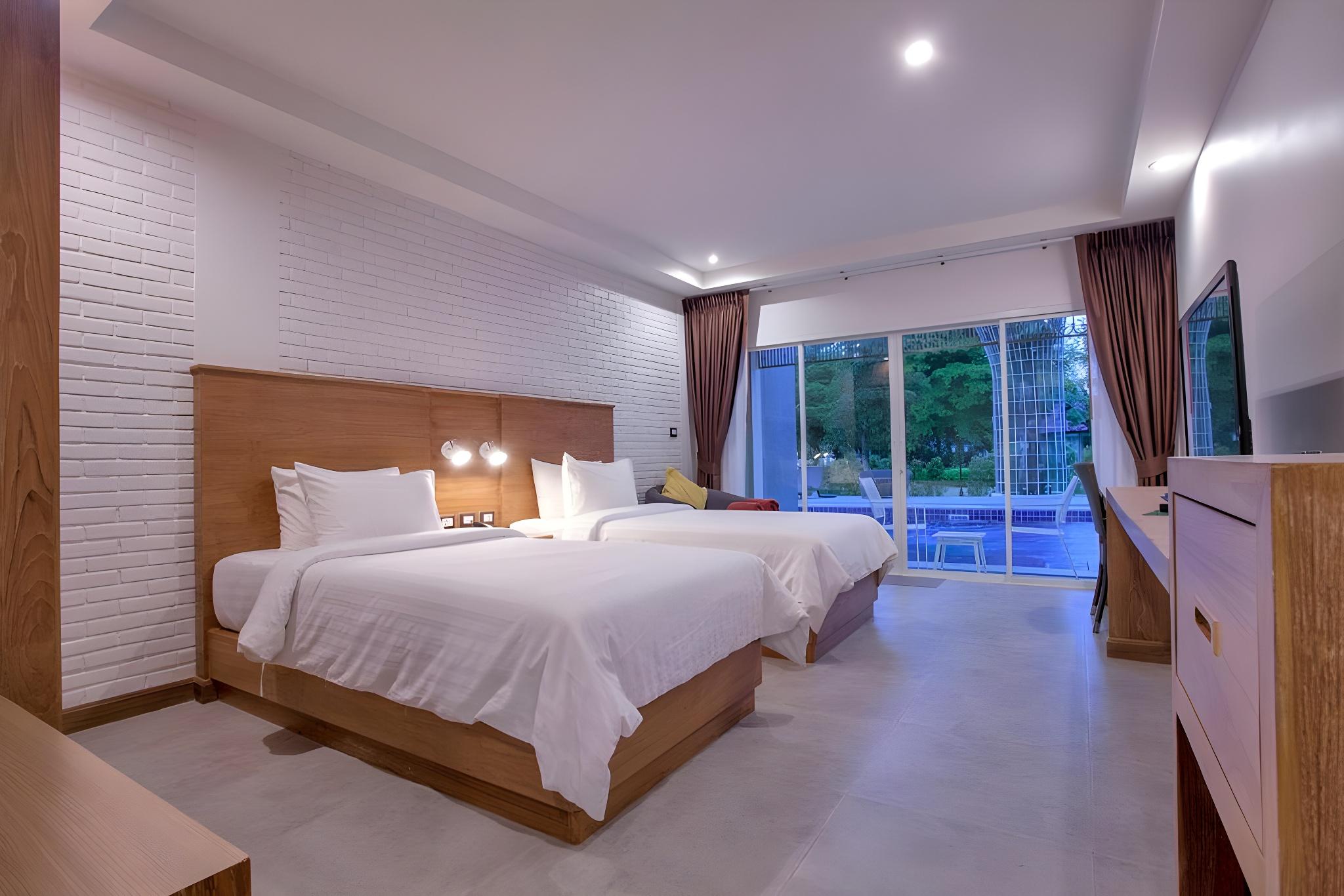 Grand, Deluxe, Twin Beds, Pool Access