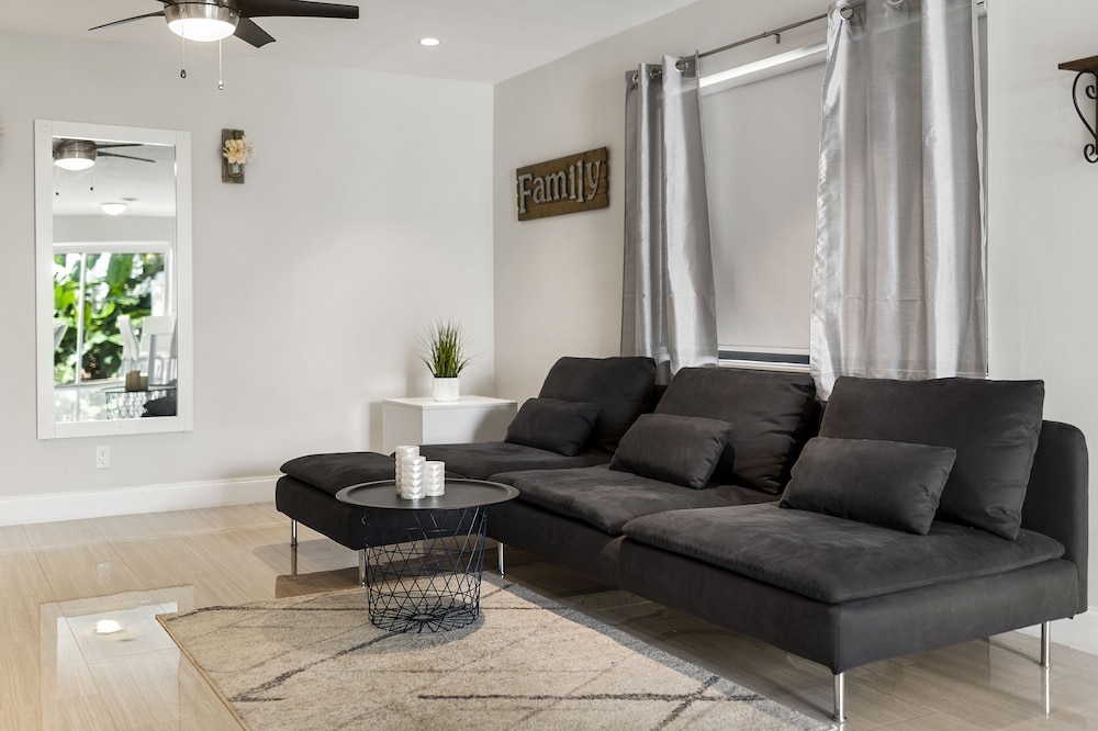 Alani Bay Deluxe Condos Fort Lauderdale 25/50