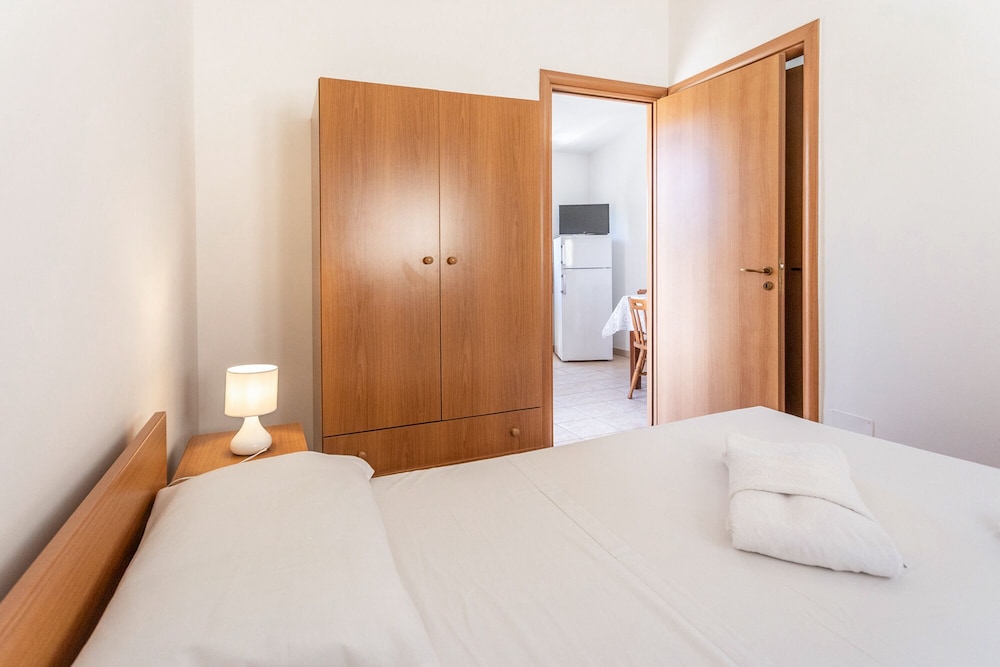 CONDO, STANDARD