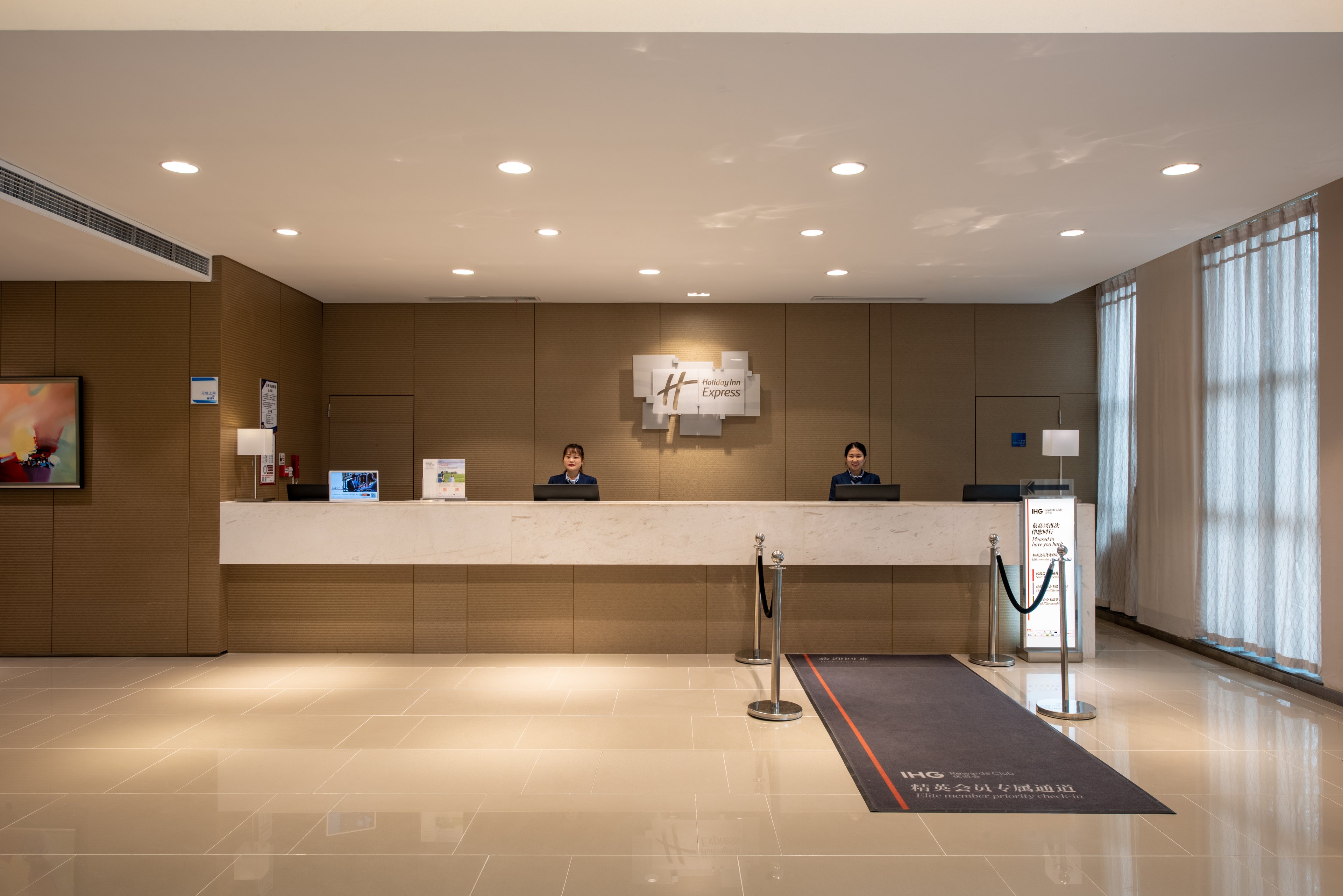 Holiday Inn Express Chongqing University Town 10/55