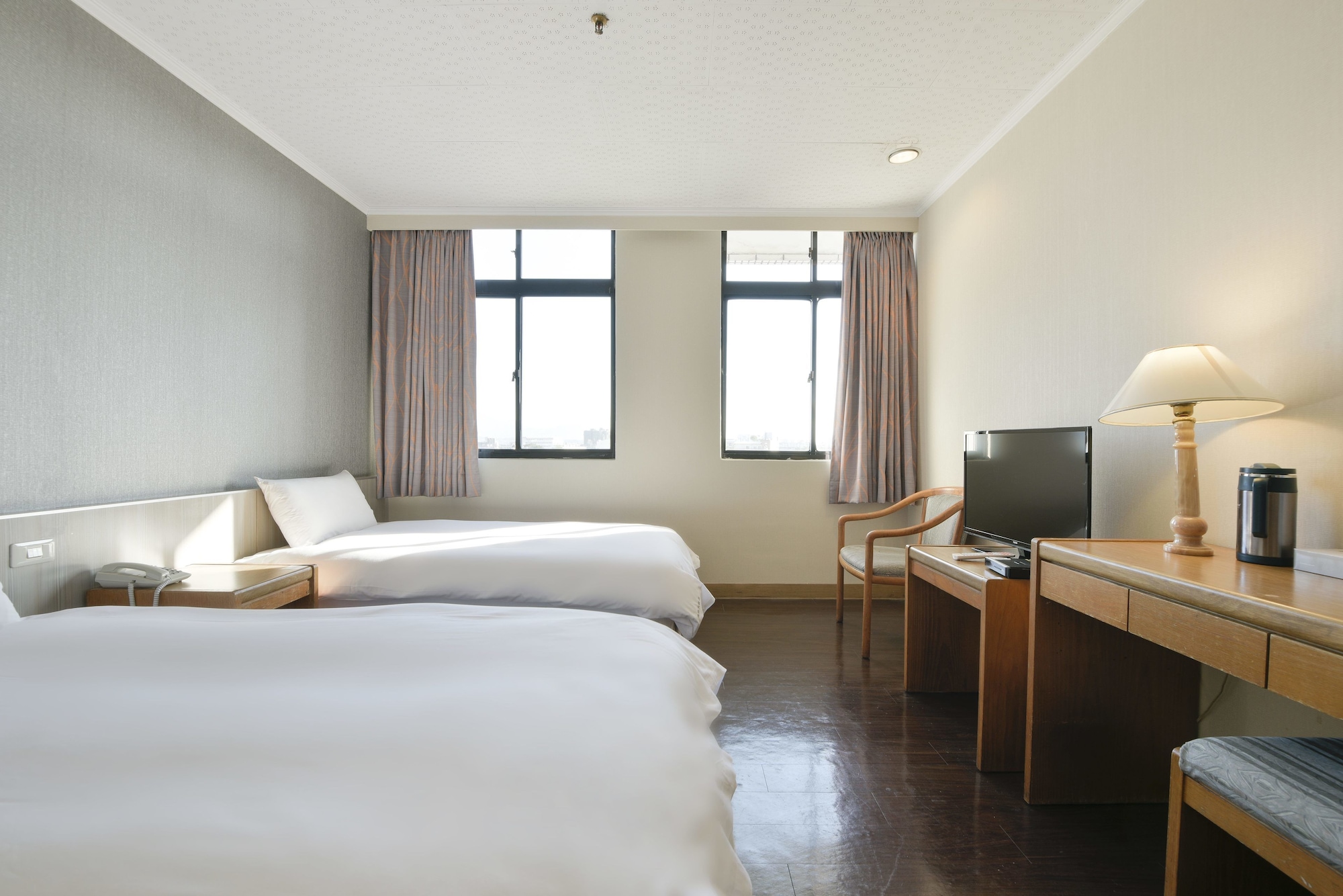 1 BEDROOM, SUPERIOR, TWIN BEDS