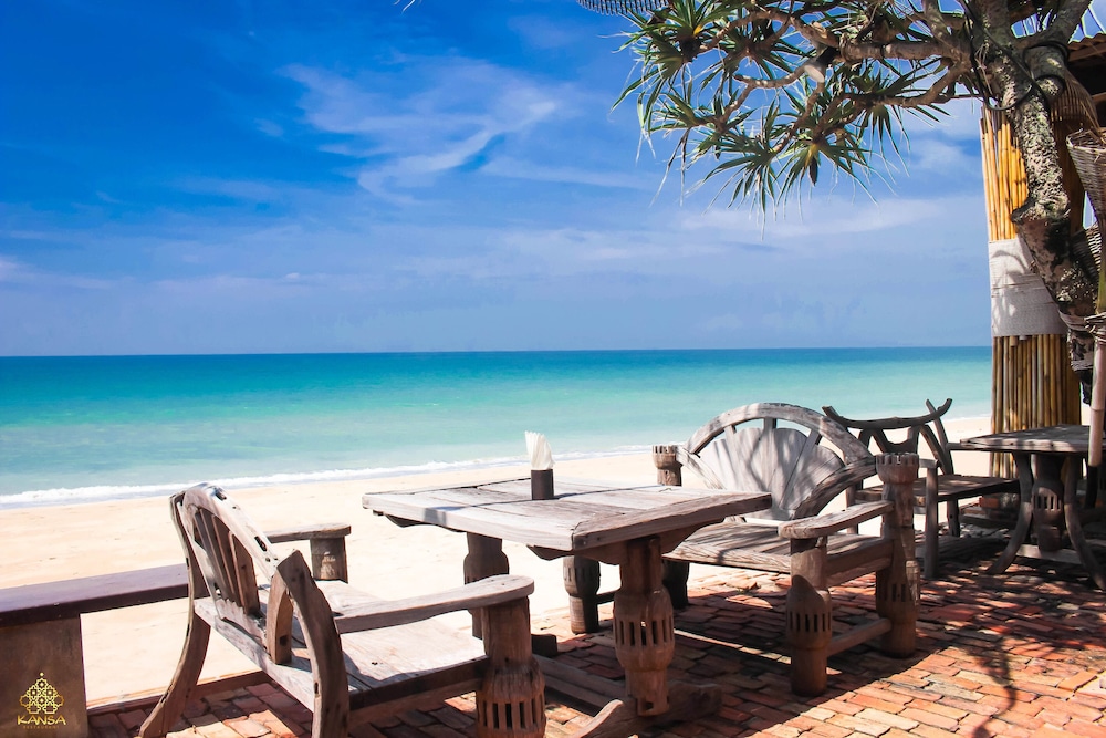 Clean Beach Resort 16/54