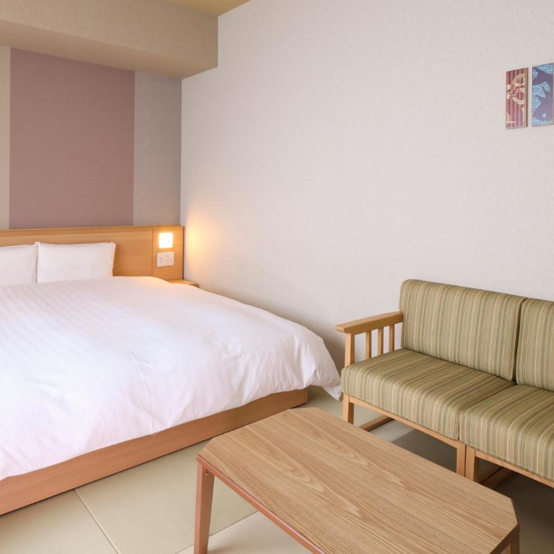 Moderate, King Bed