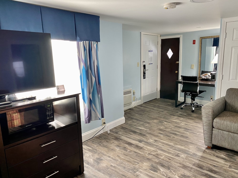 Beacon Inn and Suites 38/40