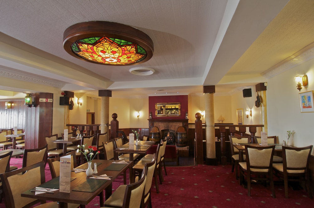 Cove Bay Hotel 45/60