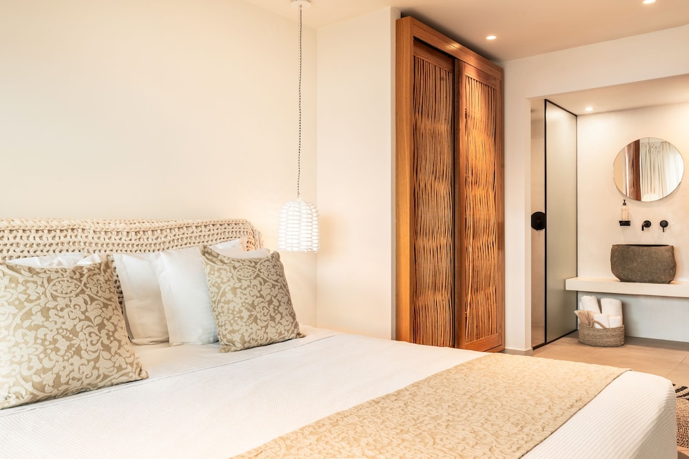 1 Bedroom, Villa, Queen Bed, Beach Front, Sofa, Private Pool، Amaronda Resort Spa 4/5