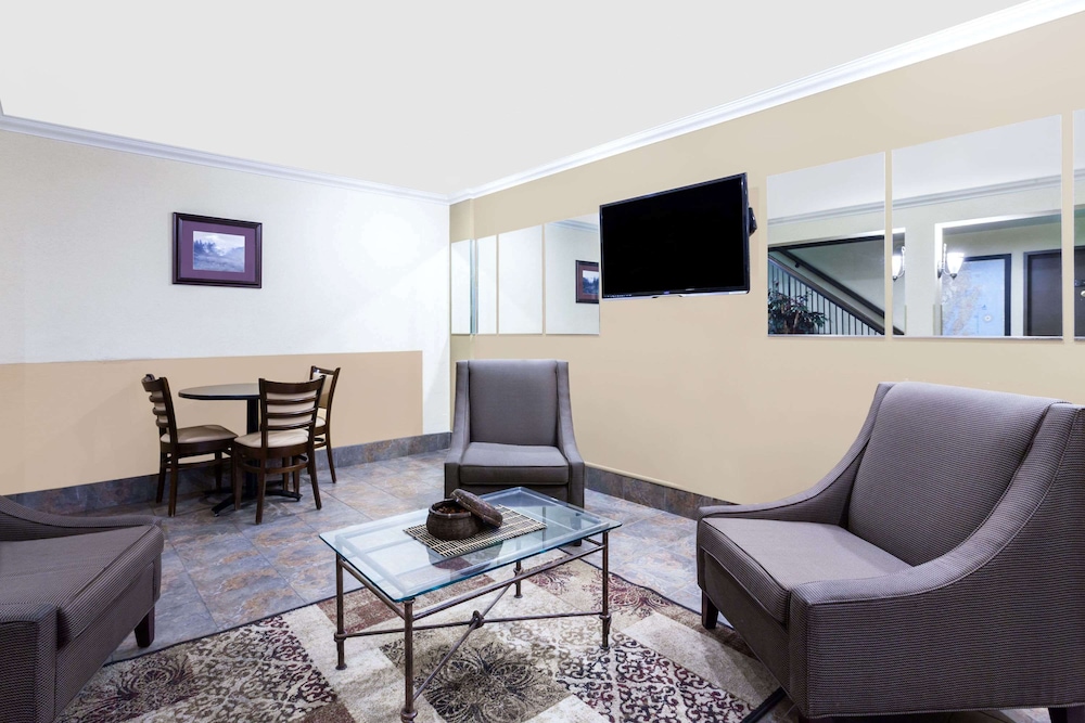 Days Inn by Wyndham Bellingham 13/18