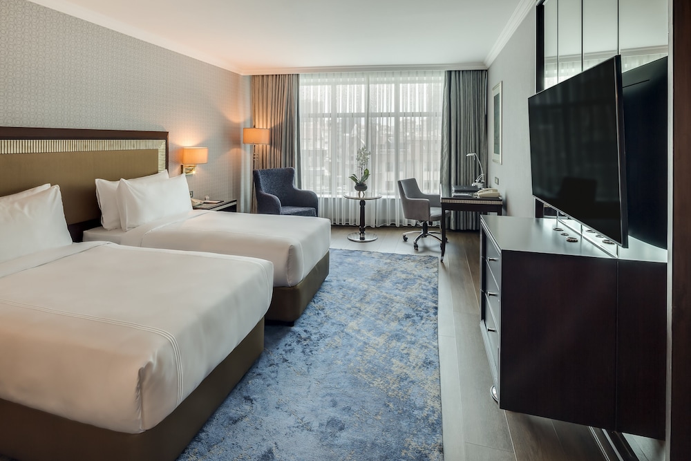 SUPERIOR, TWIN BEDS, CITY VIEW
